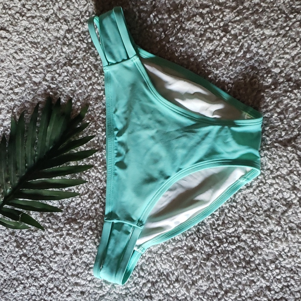 NWOT VS PINK Strappy Bikini Bottom
